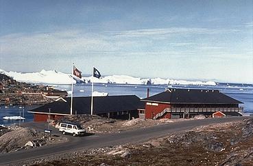 Hotel Arctic is situated next to the icebergs
